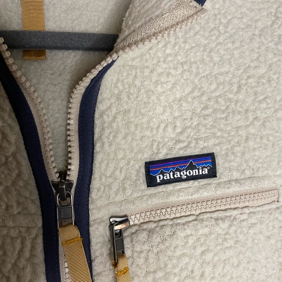 Patagonia Women's White Fleece Jacket with Navy Trim - Picture 3 of 4